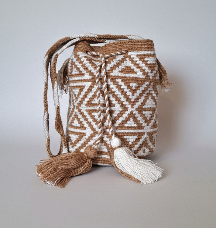 Authentic handmade Colombian Wayuu Mochila, medium size, in white and beige cotton threads, geometric design. Ethically and responsibly sourced.
